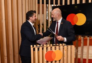 Изплащането на пенсиите започва на 7 ноември, обезщетенията за безработица ще бъдат преведени на 17 ноември