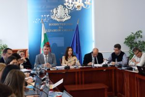 Градският парк в Разград вече има пейка за кърмене и повиване на бебета