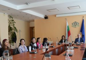 „Първа грижа“ – полезна информация и подкрепа за родителите на новородени деца