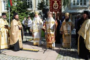 Пловдив празнува Деня на Светите братя Кирил и Методий с празнично шествие, концерти и награждаване на заслужили директори, учители и творци