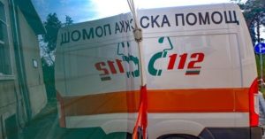 Кола се заби в трактор край Пловдив, две момчета са в болница
