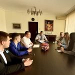 Диалог между младежи и местна власт: Гимназисти обсъдиха актуални проблеми с кмета Пенчо Милков