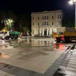 Продължава интензивното миене на площад „Централен“ и Главната улица