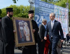 Над 20 000 души участваха в празничното шествие за 24 май във Варна