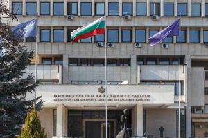Горски служители участват активно в гасенето на пожара край село Димовци, община Гурково