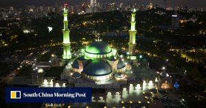 Малайзия разследва голи танци и „свети бани“ на мюсюлманско събитие