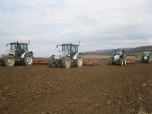 Pinduoduo, Meituan, JD сред фирмите, глобени за нарушения на „призрачна кухня“.