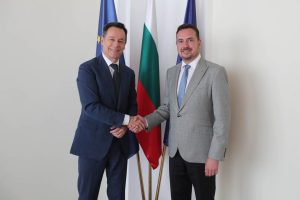 Китай стартира пилотна програма, интегрираща професионално образование по стандартизация