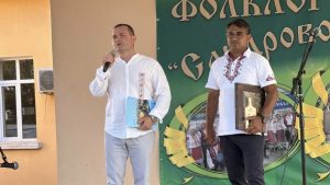 53 фолклорни състава и Николина Чакърдъкова зарадваха Сандрово с музика и обич към българското