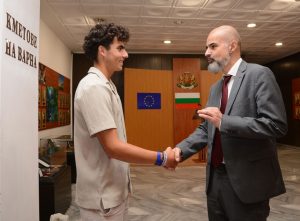 Община Варна посрещна шампиона при юношите на „Уимбълдън“ Иван Иванов