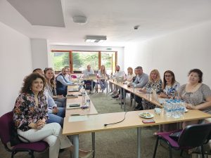 Близо 30 доброволци се включиха в почистването на нерегламентираните сметища над пистата на град Бухово