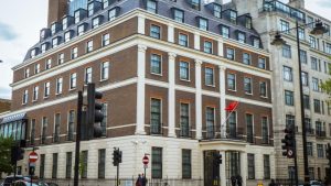 MI5 на Обединеното кралство предупреждава политиците, че са мишени на китайци и руски шпиониране