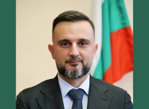 Явор Пенчев: Гарантирахме желаното увеличение на заплатите на младите лекари и медицинските сестри  • МЗ