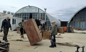Питомниците на приюта в с. Каменар се сдобиха с обновени дървени къщички