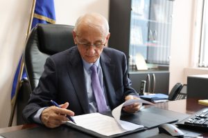 Министър Кирилов разпореди извънредни действия във връзка с качеството на атмосферния въздух във Велико Търново • МЗ