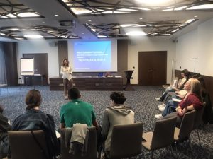 Обучават 20 ученици-доброволци към дирекция „Превенции“ в разпознаване на рисково поведение сред връстниците си