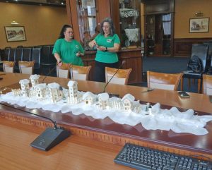 Екипът на ДГ №38 „Маргаритка” внесе празнично настроение и в зала „Варна“ на Общината