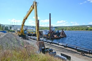 Аварийни екипи работят по отстраняване на установена вчера следобед авария на тръбопровода във Варненското езеро