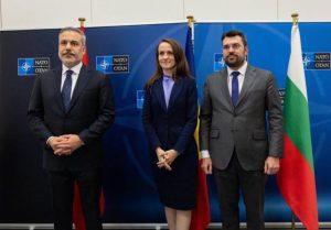 Министрите на външните работи на България, Румъния и Турция проведоха тристранна среща в рамките на срещата на министрите на външните работи на НАТО в Брюксел, посветена на сигурността в Черноморския регион и подкрепата за Украйна