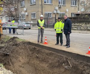 В Русе започна монтажът на първите подземни контейнери за отпадъци