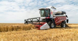 Как 3000 непродадени комбайна тласнаха най-големия работодател в Ростов на Дон към криза?