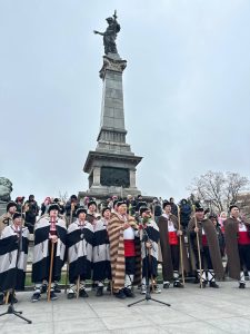 Кметът Пенчо Милков и коледарите благословиха Русе за здрава и успешна година