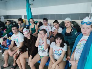 Златна купа и 24 медала за децата от фондация “Александър Русев”  от състезание по адаптирано плуване