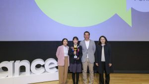 2 ученици от Хонконг печелят най-добрите награди в първото глобално младежко състезание по разказване на истории