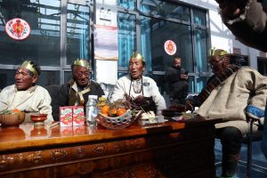 Старческият дом Xizang празнува възрастни хора по случай годишнината от земетресението