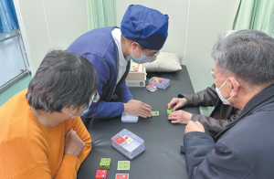 Възрастните пациенти получават достъпни когнитивни грижи в клиниките за памет