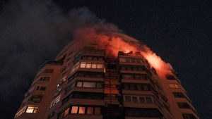 Украйна замръзна, докато Русия бомбардира енергийната мрежа преди мирните преговори