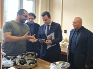 Посещение на министъра на енергетиката в Геологическия институт на БАН