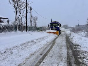 Фирмите по снегопочистване работят активно по пътната мрежа в Русе