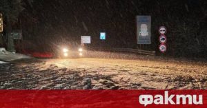 Тирове закъсаха в района на Козница на Подбалканския път, седем автомобила и почистващ трактор се сблъскаха на Превала