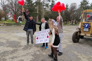 бъдещи фермери, поканиха класния си за бала с трактор