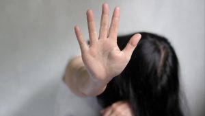 Твърди се, че малайзиец се задави, заплаши жена си с нож заради желание за пържено пиле