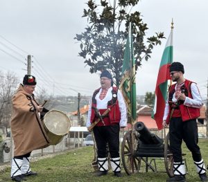 Със залпове на Черешовото топче в Долапите честваха Трети март