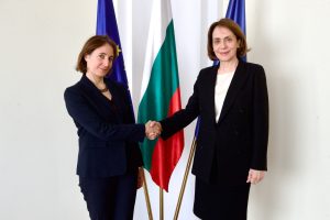 Сигурността и разширяването на ЕС във фокуса на срещата между министър Надежда Нейнски и посланика на Франция в България Н. Пр. Мари Дюмулен
