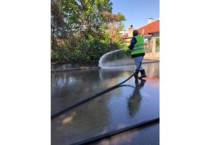 Продължават дейностите по миене на улици в Русе