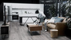 Фигура AI демонстрира напълно автономно почистване на дома със система Helix 02