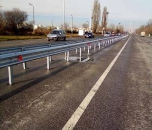 Продължава подмяната на увредени мантинели в Пловдив