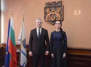 Кметът Благомир Коцев обсъди с посланика на Украйна Олеся Иласчук предстоящи съвместни културни прояви