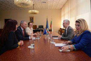 Кметът Благомир Коцев представи пред министъра на образованието проекта за нова база на МГ „Д-р Петър Берон“