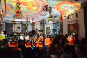 Художникът Искрен Илиев – ISI се завърна във Варна с мултимедийния проект „Отвъд рамката“