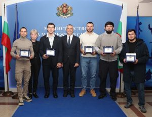 Министър Илиев награди медалистите от Европейското първенство по борба