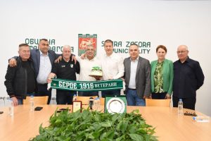 Кметът Живко Тодоров връчи почетен плакет на легендата на Берое Кънчо Кашеров за 70-ия му юбилей