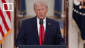 Един американски пилот е спасен, а друг е изчезнал, след като Иран обяви, че е свалил изтребител