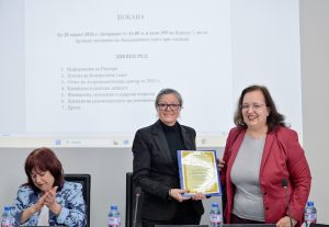 Председателят на Националната агенция за оценяване и акредитация проф. д-р Елиза Стефанова връчи официално свидетелство за институционална акредитация на Шуменския университет „Епископ Константин Преславски”