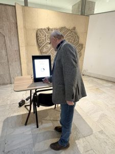 Във фоайето на Община Стара Загора е инсталирана машина за демонстрационно гласуване