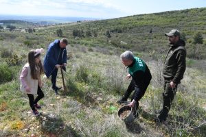 Кметът Живко Тодоров: По примера на Митрополит Методий Кусев заедно с хората възстановяваме гората край Стара Загора